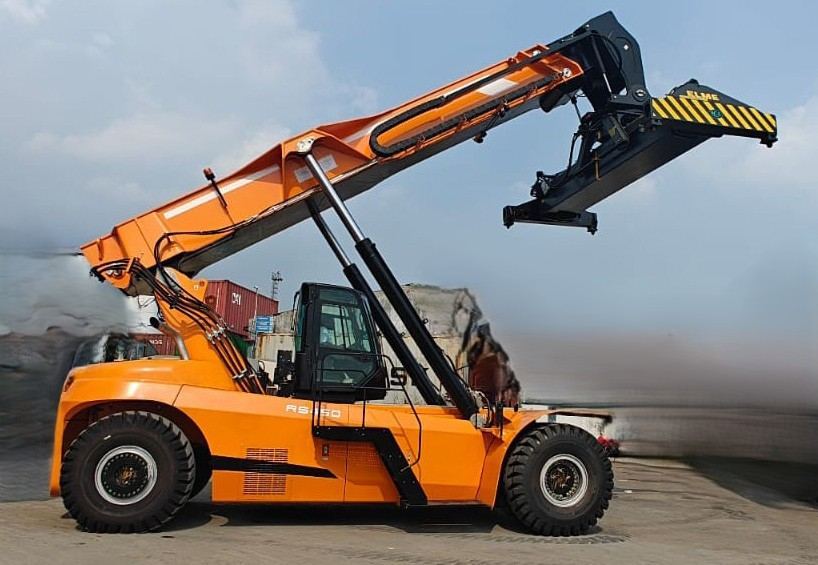 Diesel ReachStacker View 5